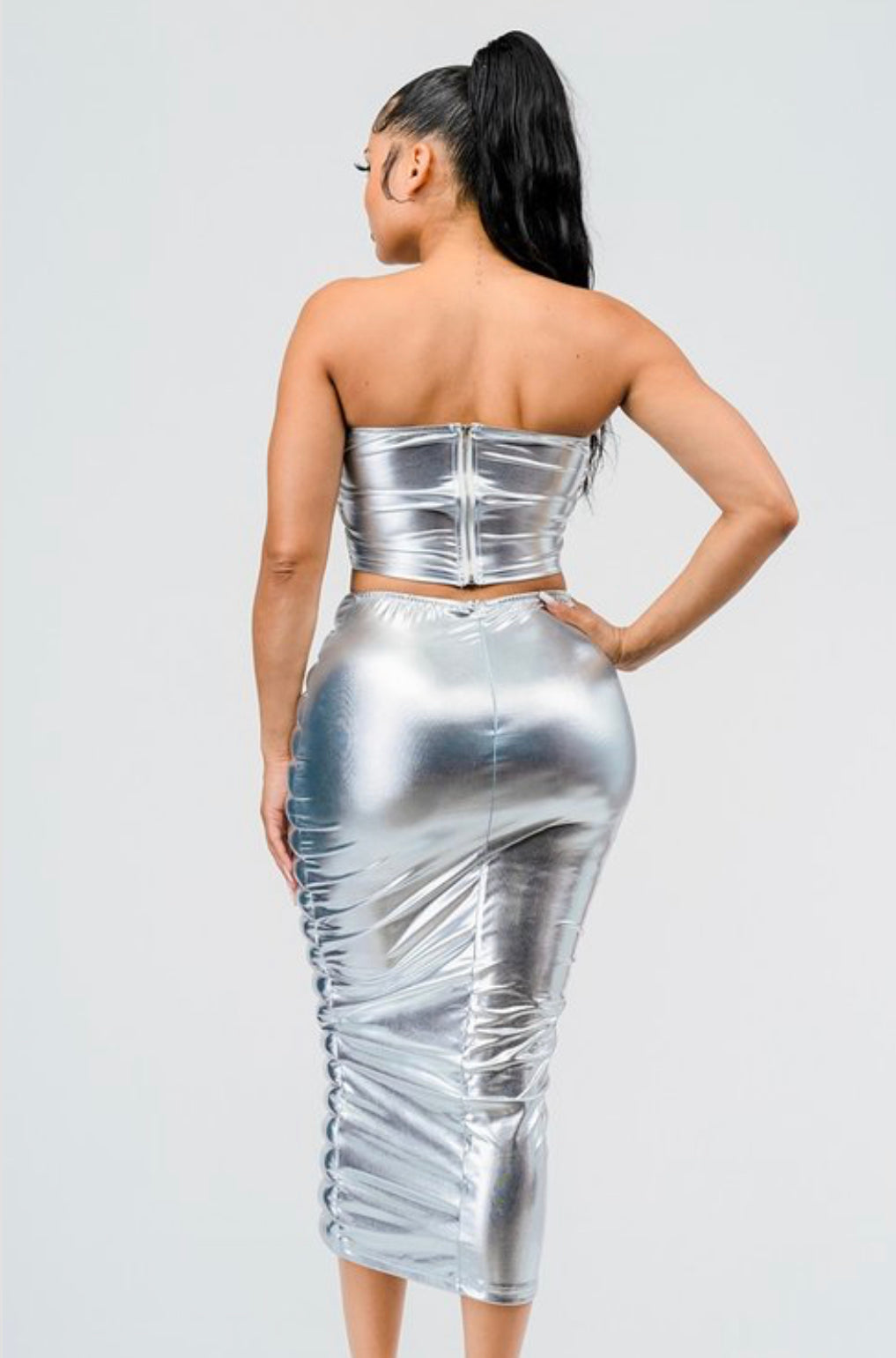alien silver dress You could make this an alien costume... silver shirt with long tinsel skirt from party city or a silver dress...than make it up into an alien!